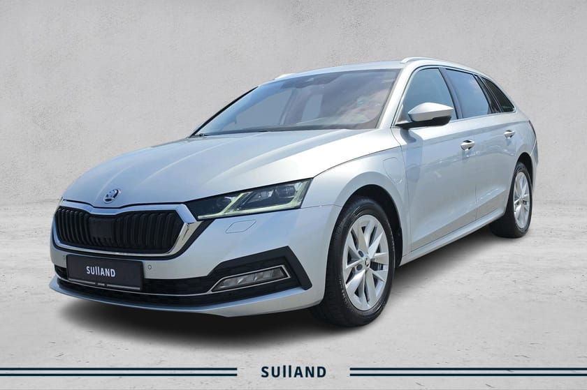 Bilde 1 av Škoda Octavia Combi iV Plug-in/P.varmer/R.kam/S.historikk/ACC/H.feste++