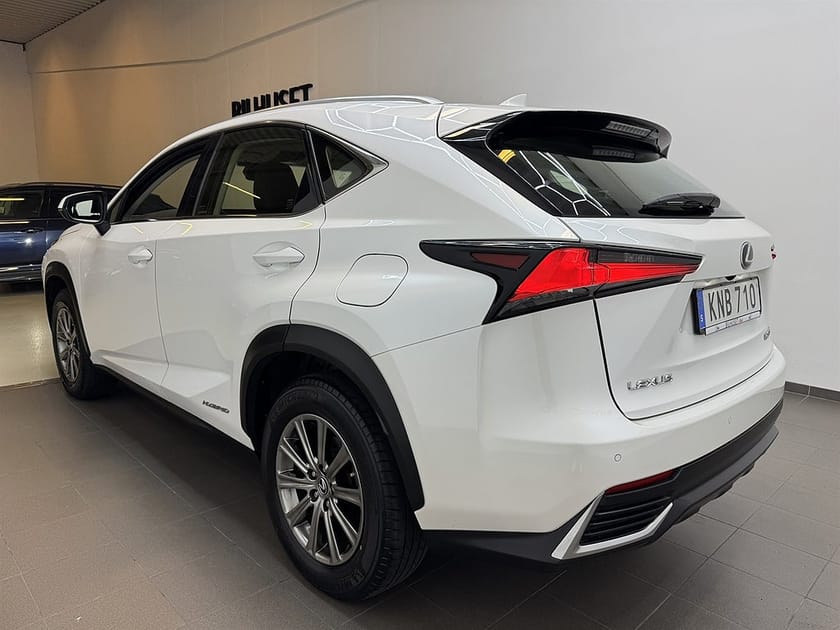 Bild 4 av Lexus NX 300h AWD 2.5 197hk Business Läder/Navi/Bkamera/Krok/Nyservad