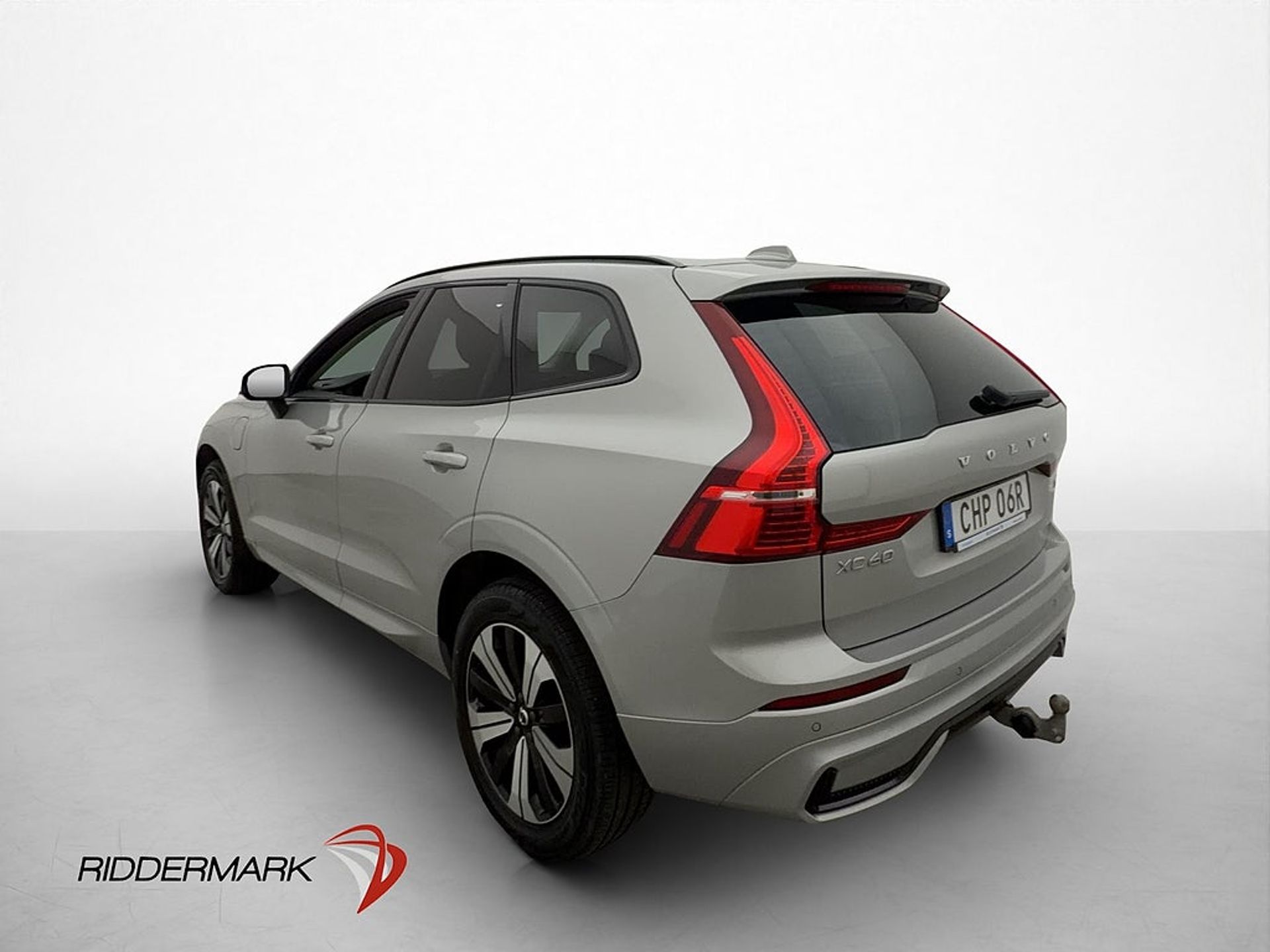 Volvo XC60 T6 AWD 350hk Plus Dark Pano 2025, bild 5/10