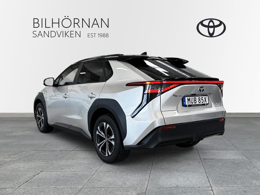 Bild 3 av Toyota bZ4X AWD Style Edition Panorama Bitone Vinterhjul Drag