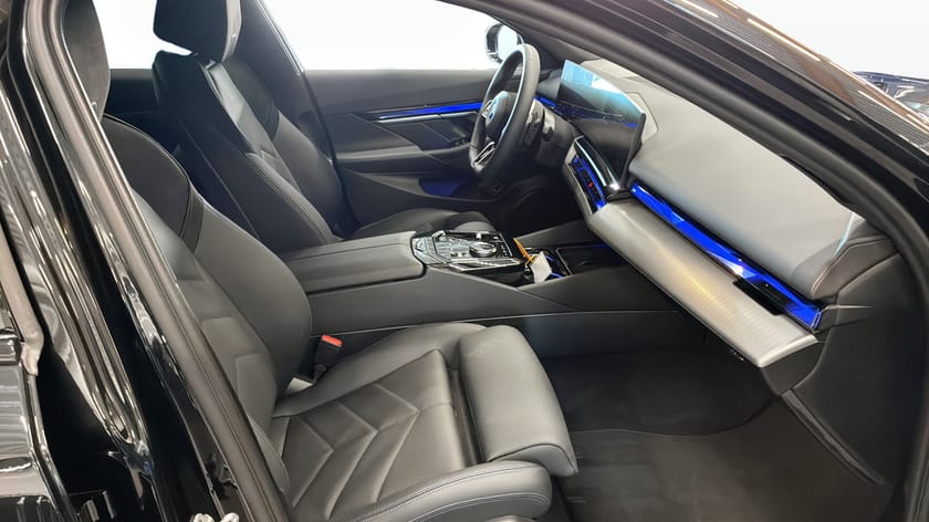 Bild 3 av BMW 530e xDrive Touring M-Sport Drag Rattvärme