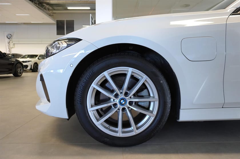 Bild 3 av BMW 330e xDrive Touring