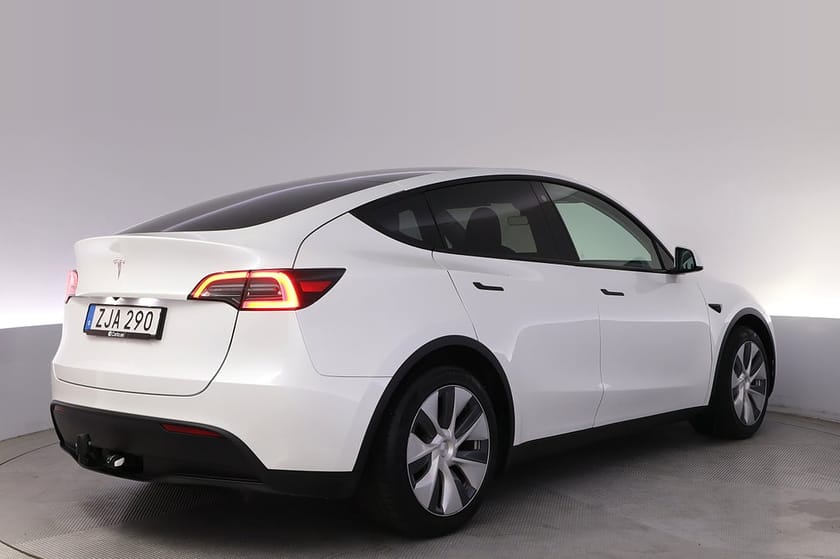 Bild 5 av Tesla Model Y Standard Range RWD Autopilot Panorama Drag