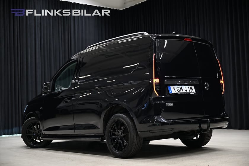 Bild 4 av Volkswagen Caddy Cargo DSG 122HK BlackEdition|Drag|Värmare|GPS|Backkamera|Moms