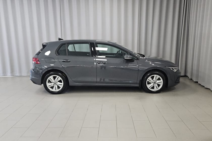 Bild 4 av Volkswagen Golf 1.0 eTSI 110HK Aut Drag
