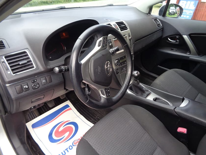 Bild 3 av Toyota Avensis Kombi 2.0 D-4D  FULLSERVAD/ACC/MV/FARTH MM/FINANS/INBYT