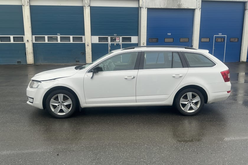 Bild 3 av Škoda Octavia Kombi III 1.6 TDI Combi 4X4 Reparationsobjekt