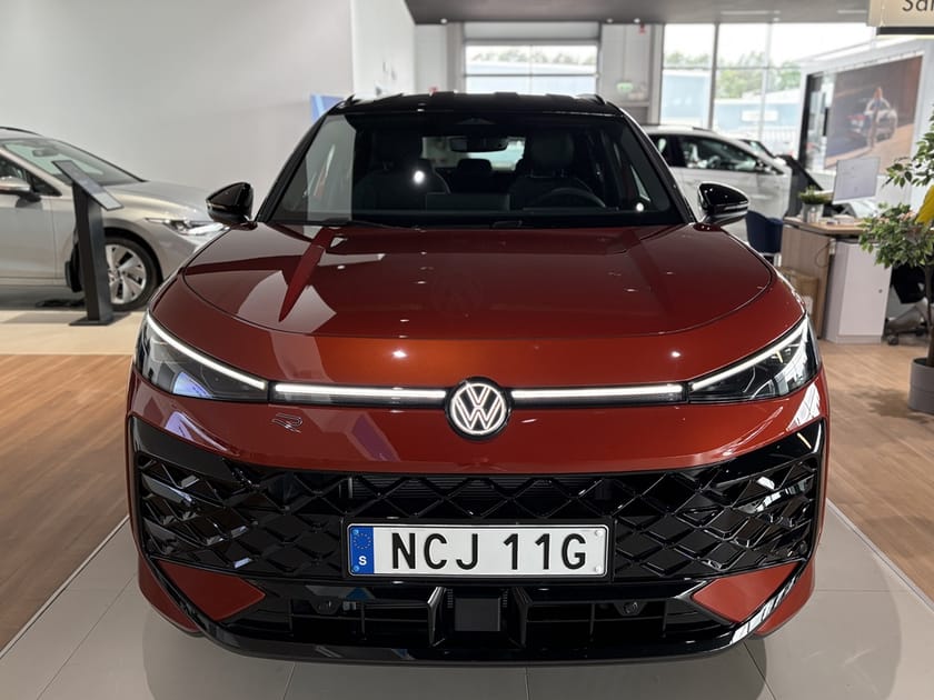 Bild 5 av Volkswagen T-Roc R-Line eTSI 150hk Black Style Värmare Drag