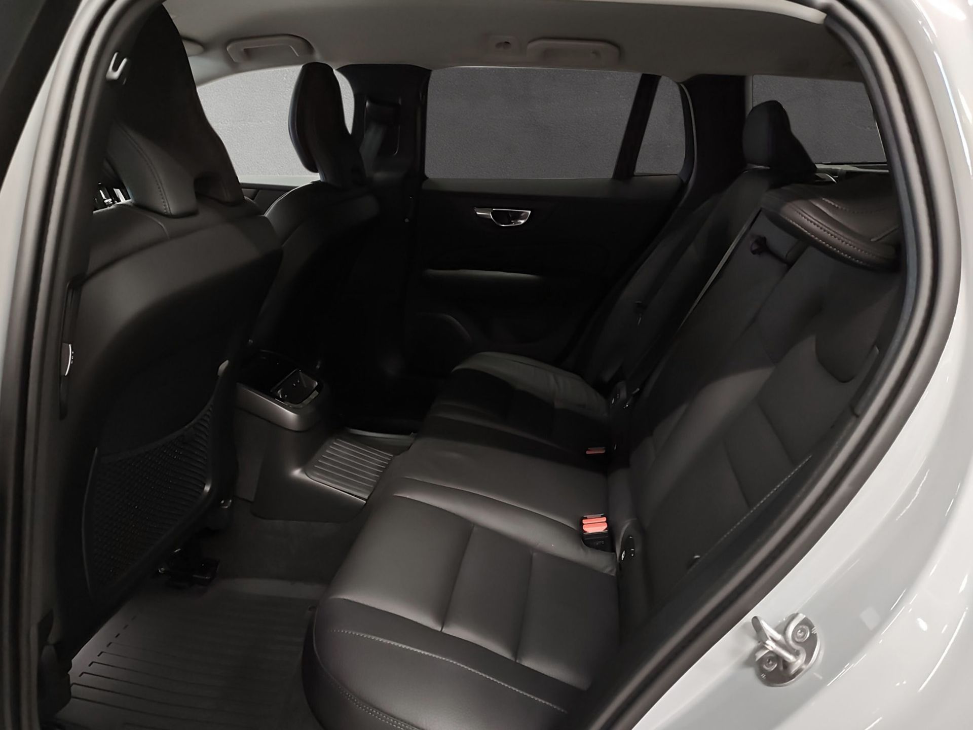 Volvo V60 T6 Plus Dark Nordic Edition 2026, bild 6/10