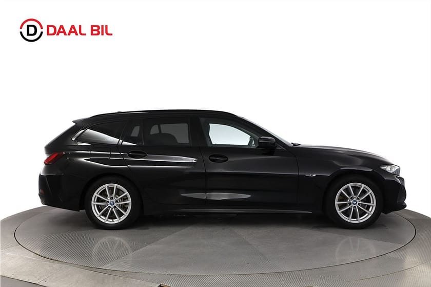Bild 5 av BMW 330e xDrive Touring 292HK DRAG B-KAM NAVI COCKPIT RATTVÄRM