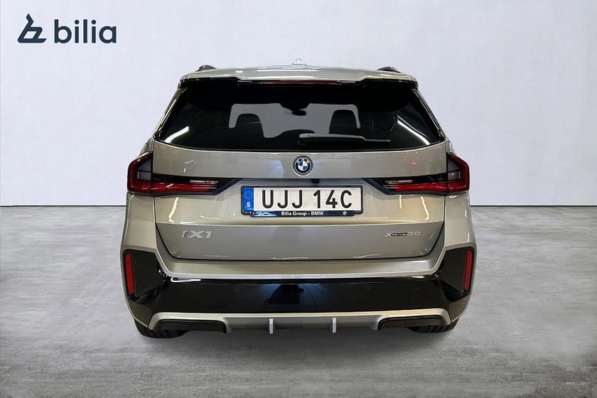 Bild 4 av BMW iX1 xDrive30 DEMO M Sport Panorama Head-up HK 360 kamera