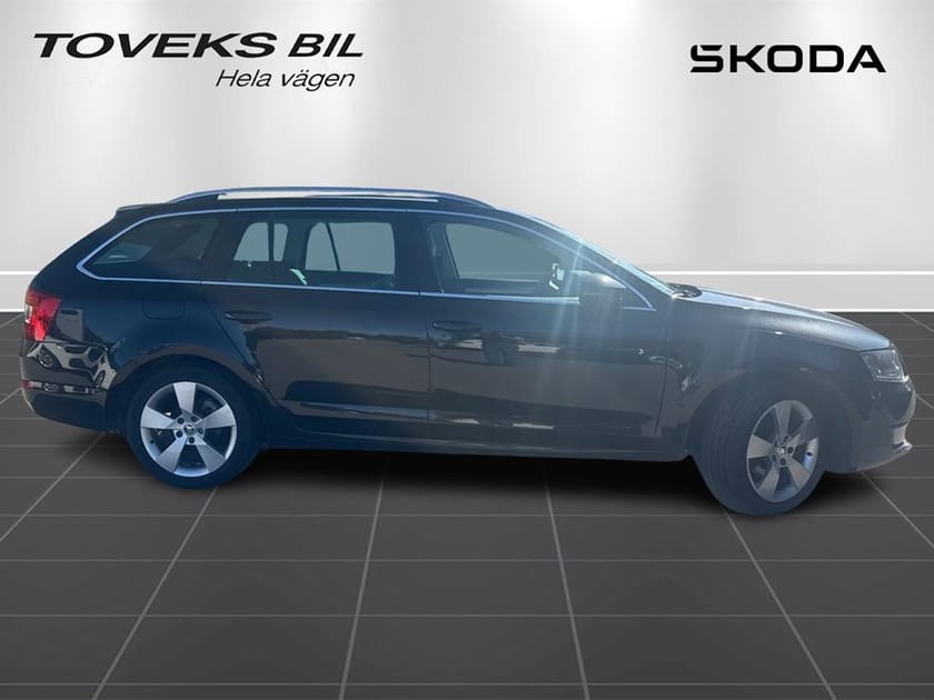 Bild 2 av Škoda Octavia Kombi Pano / Drag / Backkamera / Värmare