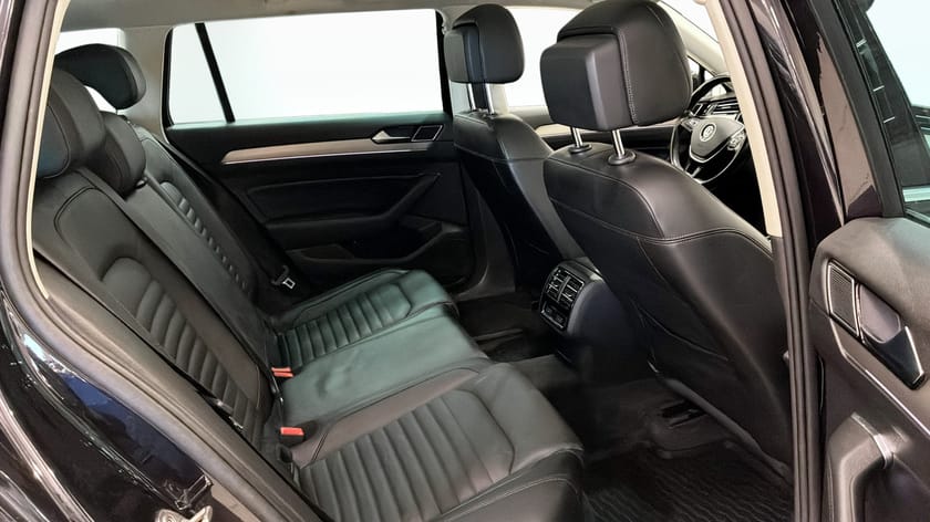 Bild 5 av Volkswagen Passat Sportscombi R-Line GT \\ 2.0 TSI 220HK \\ Pano \\ Drag