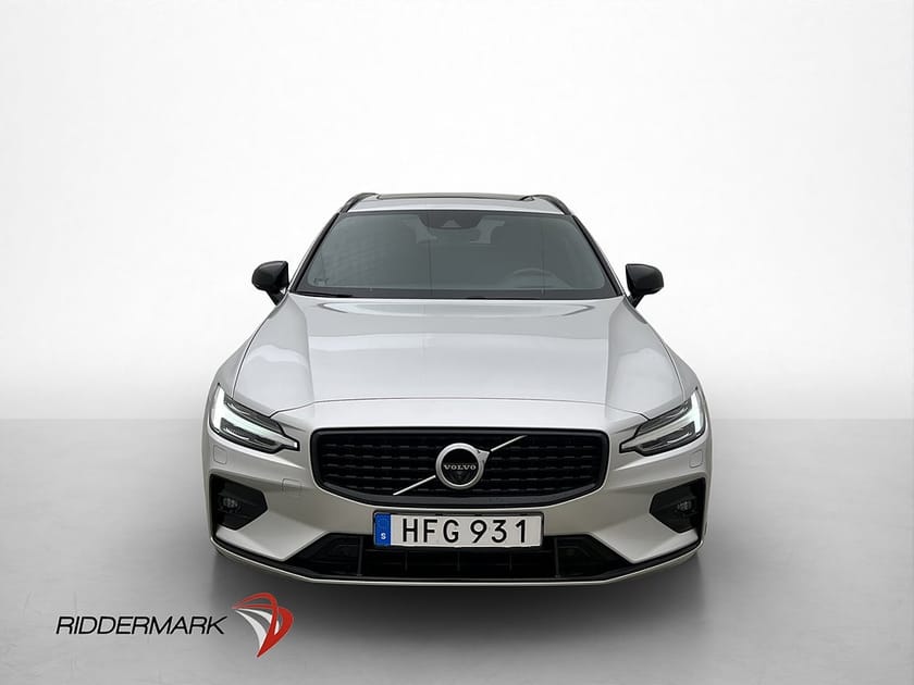 Bild 2 av Volvo V60 T5 R-Design Pano H/K Skinn HUD 360° BLIS CarPlay