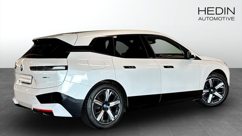 Bild 2 av BMW iX xDrive40 Sport Line Panorama Driving Assist Pro H/K 360°