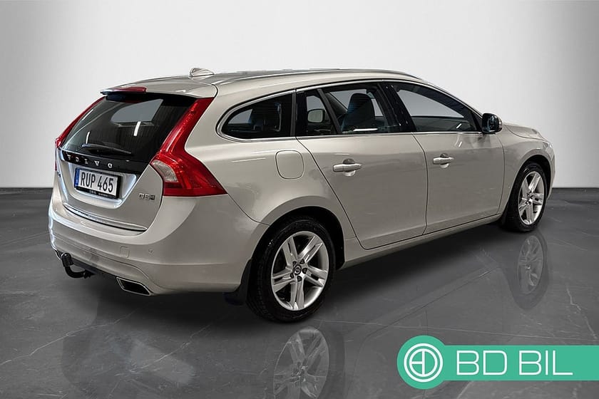 Bild 4 av Volvo V60 D5 Plug-In Hybrid Twin Engine AWD SUMMUM DRAGKROK SKINN