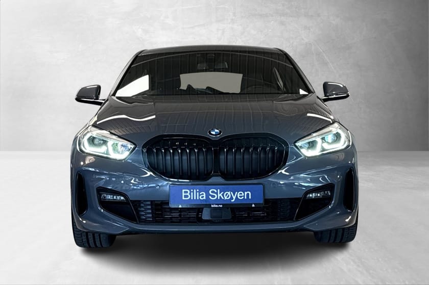 Bilde 2 av BMW 118i M-Sport Skinn, Adp.cruise, El-seter, Krok, HUD