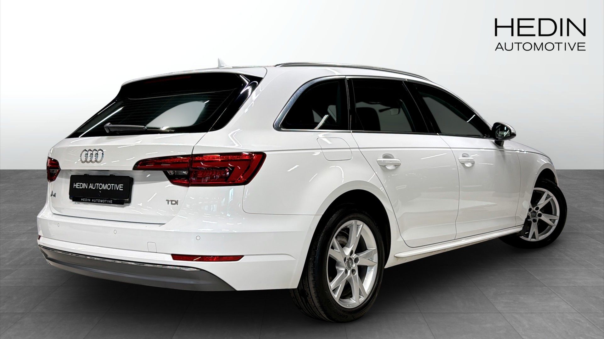 Audi A4 2017, photo 2/10