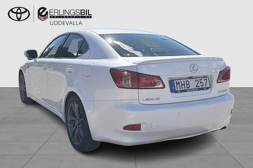 Bild 2 av Lexus IS 220d F-SPORT / 1-ÄGARE / FULLSERVAD / V-HJUL