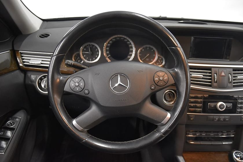 Bild 2 av Mercedes-Benz E 200 CDI BE Skinn Navi Nybes BT 1 ägare 136hk