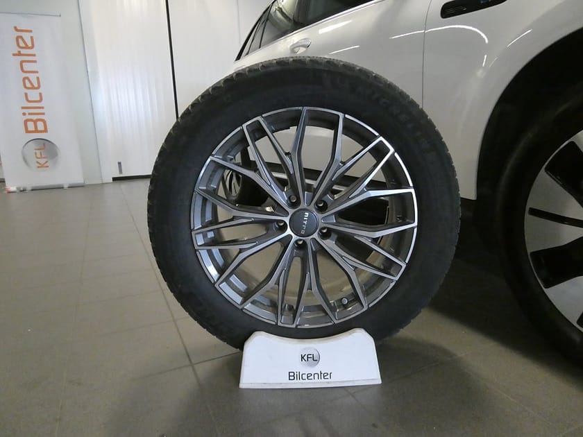 Bild 2 av Mercedes-Benz EQC 400 4MATIC Drag-Kamera-Navi-Värmare-SoV