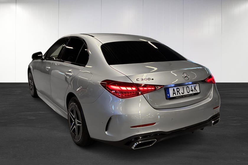 Bild 4 av Mercedes-Benz C 300 e 9G-Tronic | AMG | Burmester | Drag | Minnespaket | Nightpaket