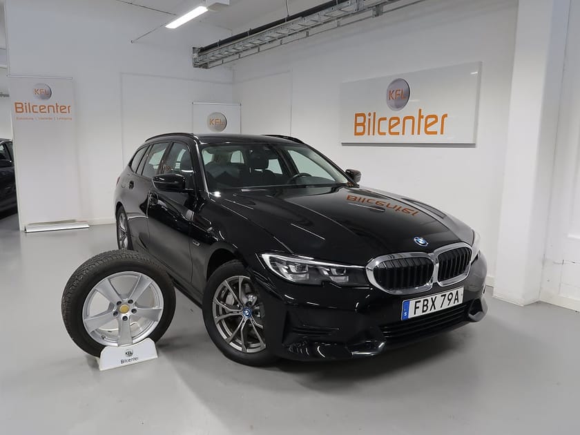 Bild 1 av BMW 330e xDrive Touring Sport line V-Däck ingår Kamera-Navi-CarP