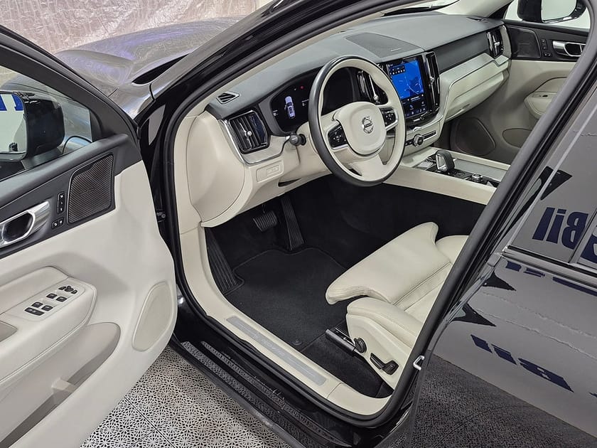 Bild 2 av Volvo XC60 T6 Recharge Plus Dark plug in AWD 350HK 4x4 Panorama