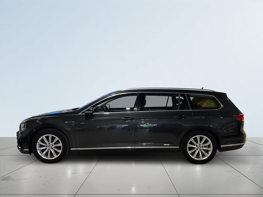 Bild 4 av Volkswagen Passat Sportscombi GTE Plug In Hybrid Mvärm GPS Psens S/V-hjul