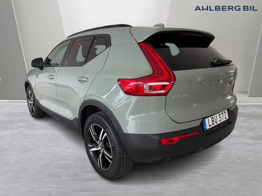 Bild 3 av Volvo XC40 B3 FWD Bensin Plus Dark, Klimatpaket, Förarstödpaket, Parkeringskamera Bak, Baklucka Elmanövrerad, Google Maps