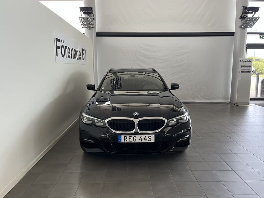 Bild 2 av BMW 330e xDrive Touring M Sport Nav PDC Rattvärme Sportstolar