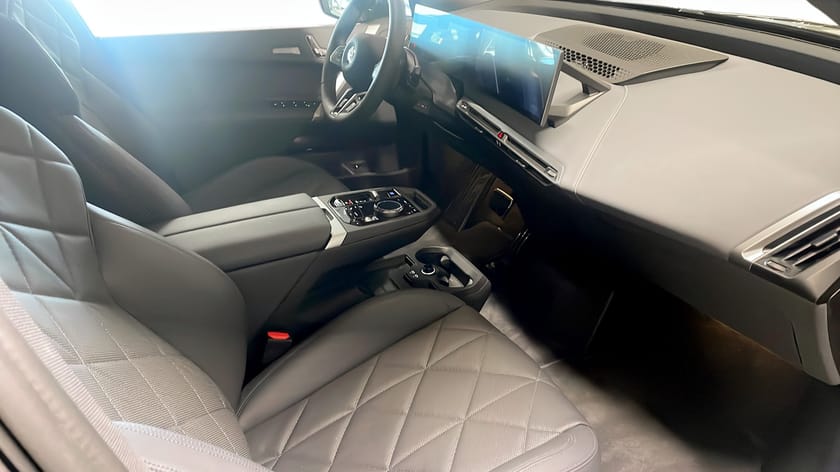 Bild 3 av BMW iX xDrive60 Fully Charged M Sport Pro H&K DAP Pano