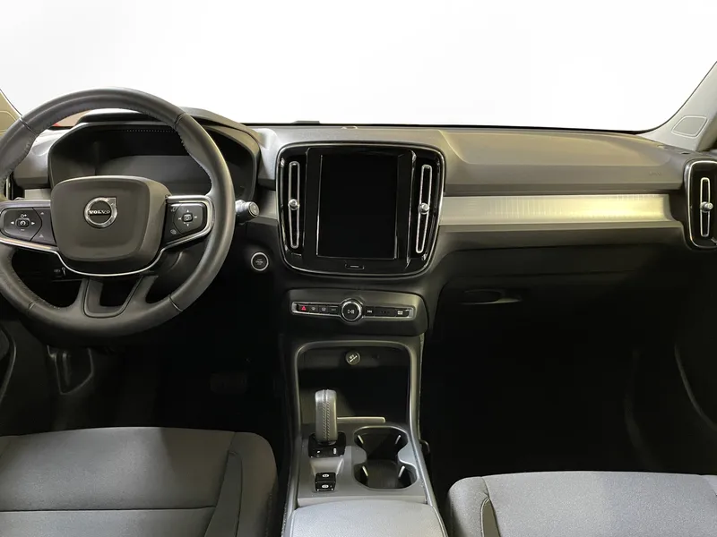 Bild 10 av 14 – Volvo XC40 B4 FWD Bensin Momentum Advanced Edt