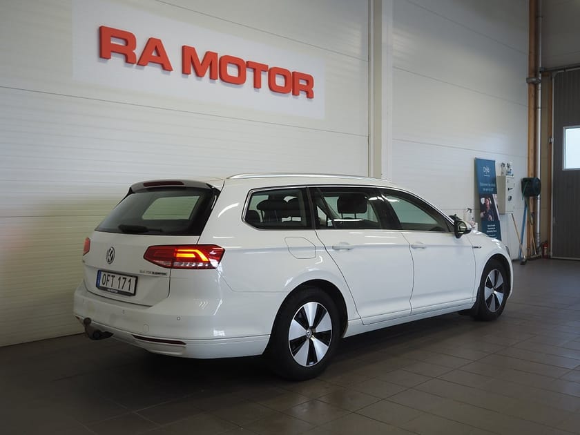 Bild 5 av Volkswagen Passat Sportscombi 2.0 TDI  BlueMotion Base | Drag | B-Kam |