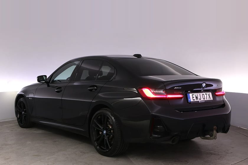 Bild 4 av BMW 330e xDrive Sedan M-sport Drag PDC Rattvärme Shadow