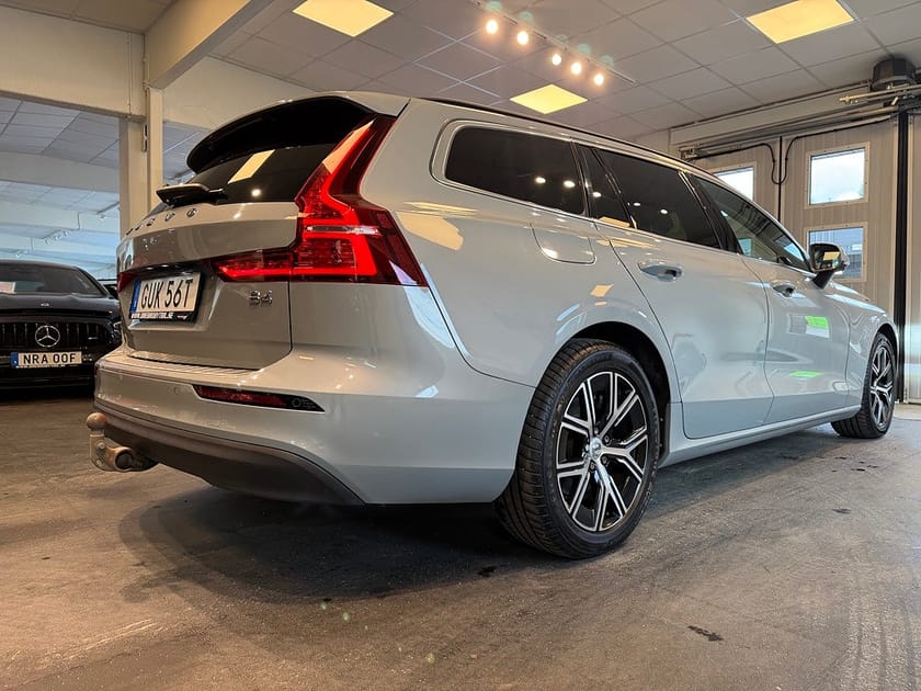 Bild 4 av Volvo V60 B4 Mildhybrid Core Drag Värmare Gps Skinn Moms 197hk