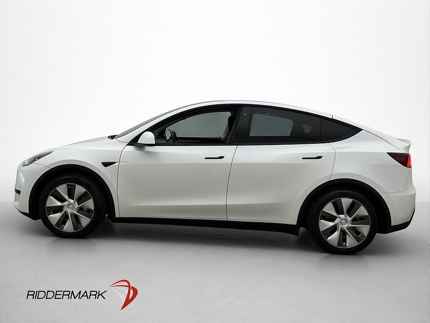 Bild 5 av Tesla Model Y Standard Range RWD Drag Pano Läder