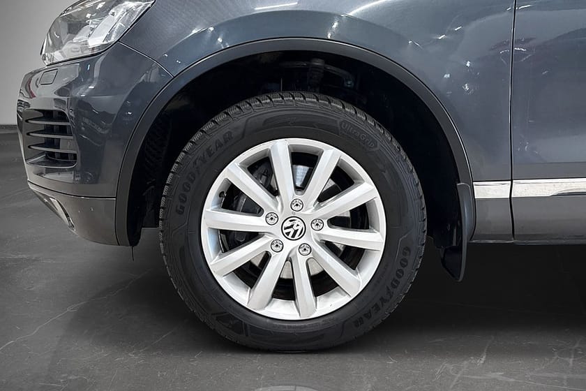 Bild 2 av Volkswagen Touareg 3.0 V6 4Motion Drag Navi Skinn PDC 240hk