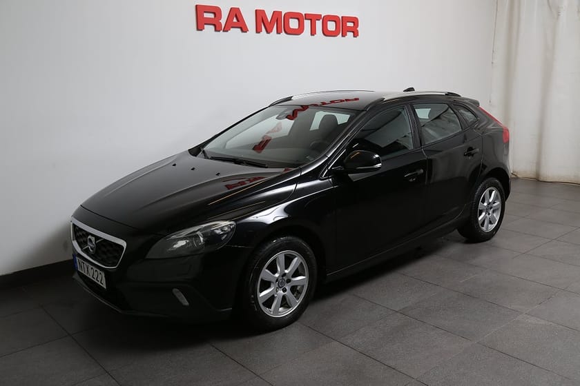 Bild 1 av Volvo V40 Cross Country D2 Momentum BE 120hk Värmare Dragkrok