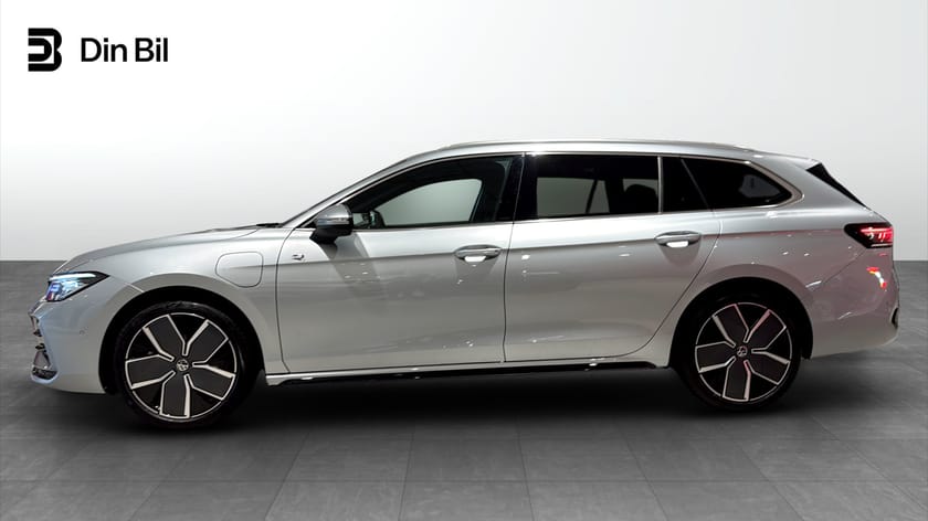 Bild 2 av Volkswagen Passat Variant eHybrid R-Line DSG Drag/P-värmare/Panorama