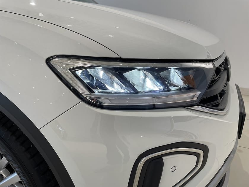 Bild 5 av Volkswagen T-Roc TSI 110 Värmare Navigation Nyservad
