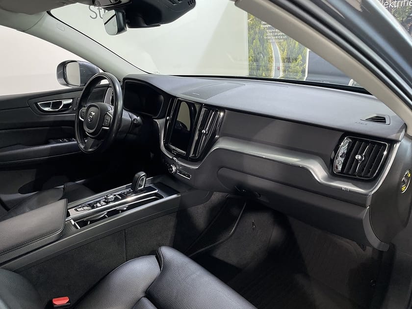 Bild 4 av Volvo XC60 B4 AWD Geartronic Momentum Advanced SE Euro 6