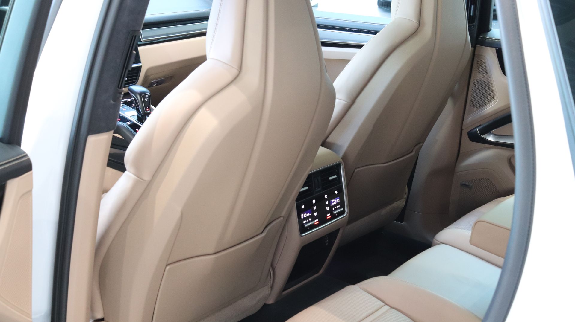 Porsche Cayenne Turbo 550 hk 2019, bild 7/23