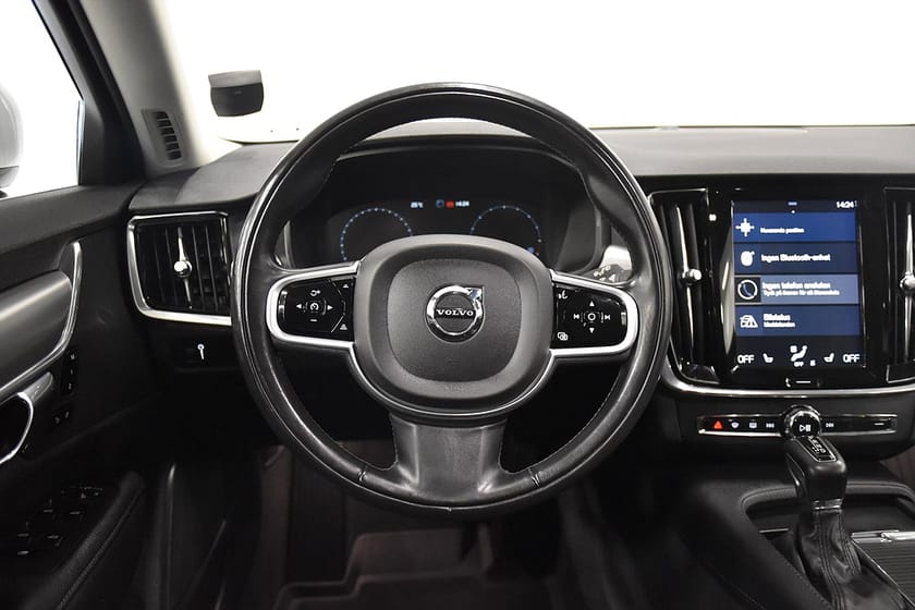 Bild 2 av Volvo V90 D4 AWD Momentum Drag D-Värm Pano HUD 190hk