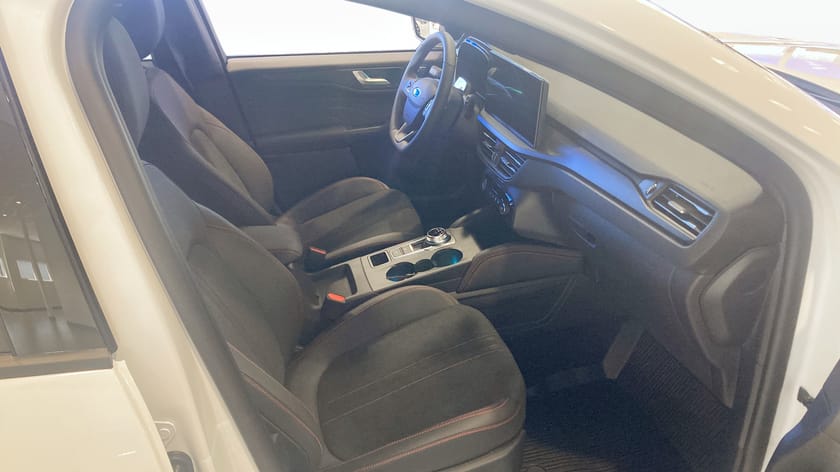 Bild 3 av Ford Kuga Plug-In Hybrid ST-LINE X 2.5 PHEV FWD 243HK BLACK EDT
