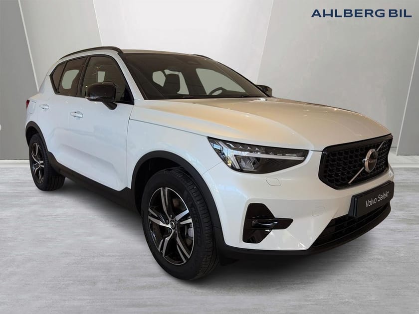 Bild 1 av Volvo XC40 B3 FWD Bensin Plus Dark, Klimatpaket, Förarstödpaket, Parkeringskamera Bak, Baklucka Elmanövrerad, Google Maps