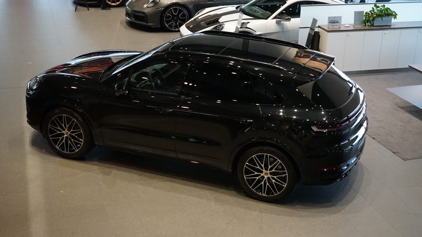 Bild 2 av Porsche Cayenne E-Hybrid Black Edition