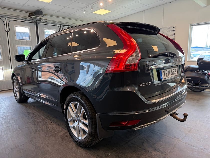 Bild 3 av Volvo XC60 D4 AWD Aut Classic Pano Drag Gps BLIS Värmare B-kamera