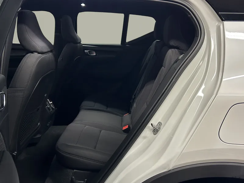 Bild 12 av 16 – Volvo EX40 Twin Motor Performance UltraBlackSE Ultra Special Edition