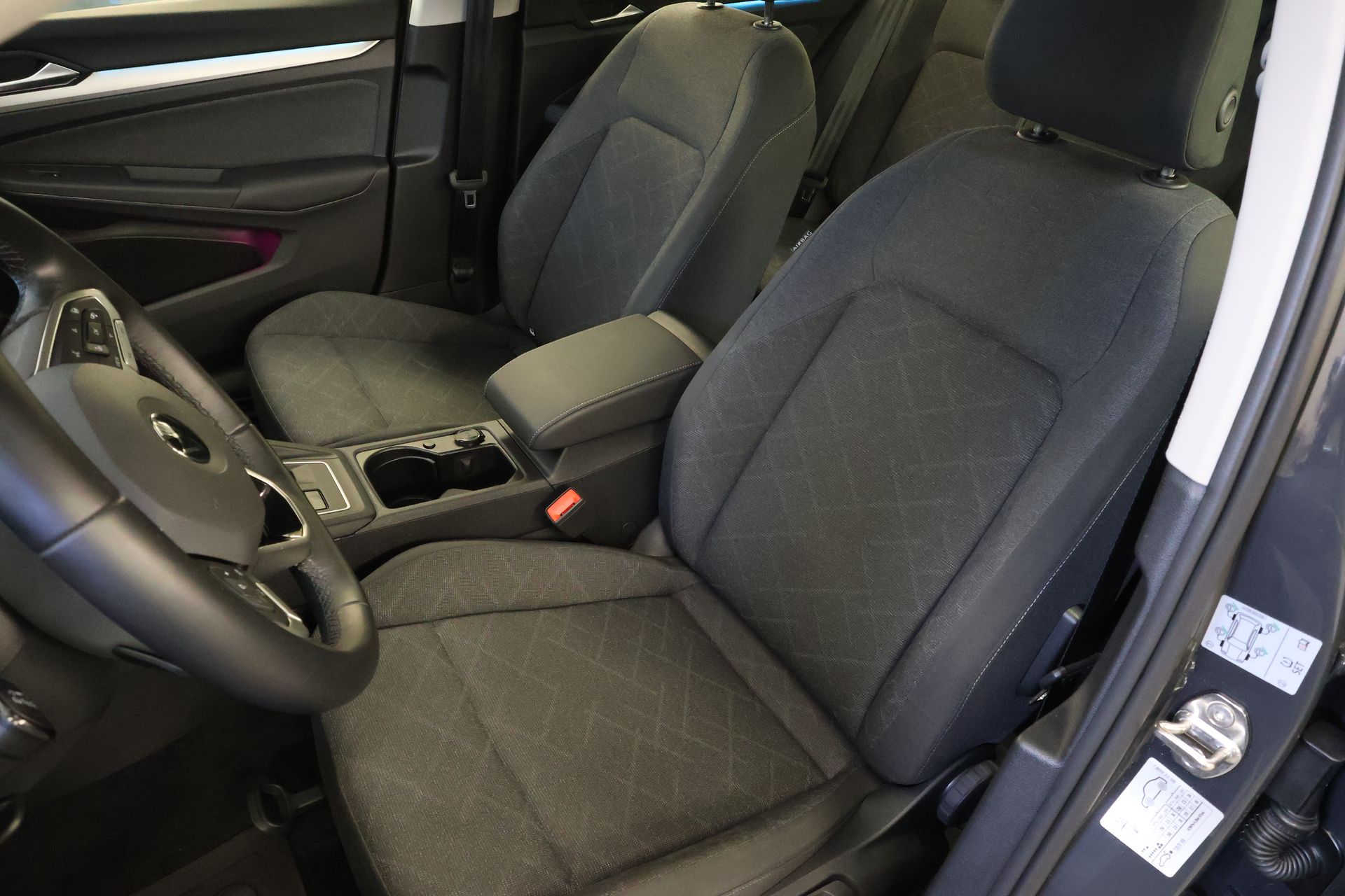 Volkswagen Golf 1.5 TGI 2023, bild 7/10